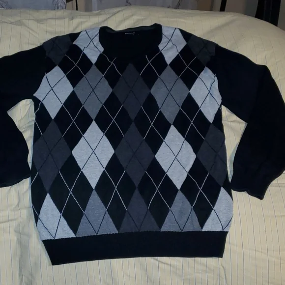 Black and Gray sweater - Picture 2 of 12